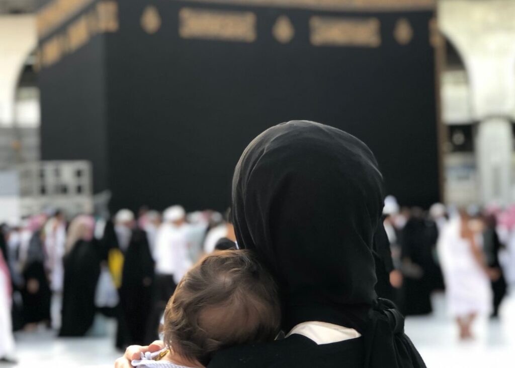 How to Perform Umrah for Ladies 2025